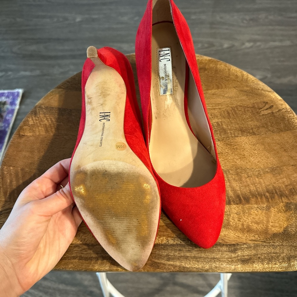 Red Pumps - Picture 3 of 4